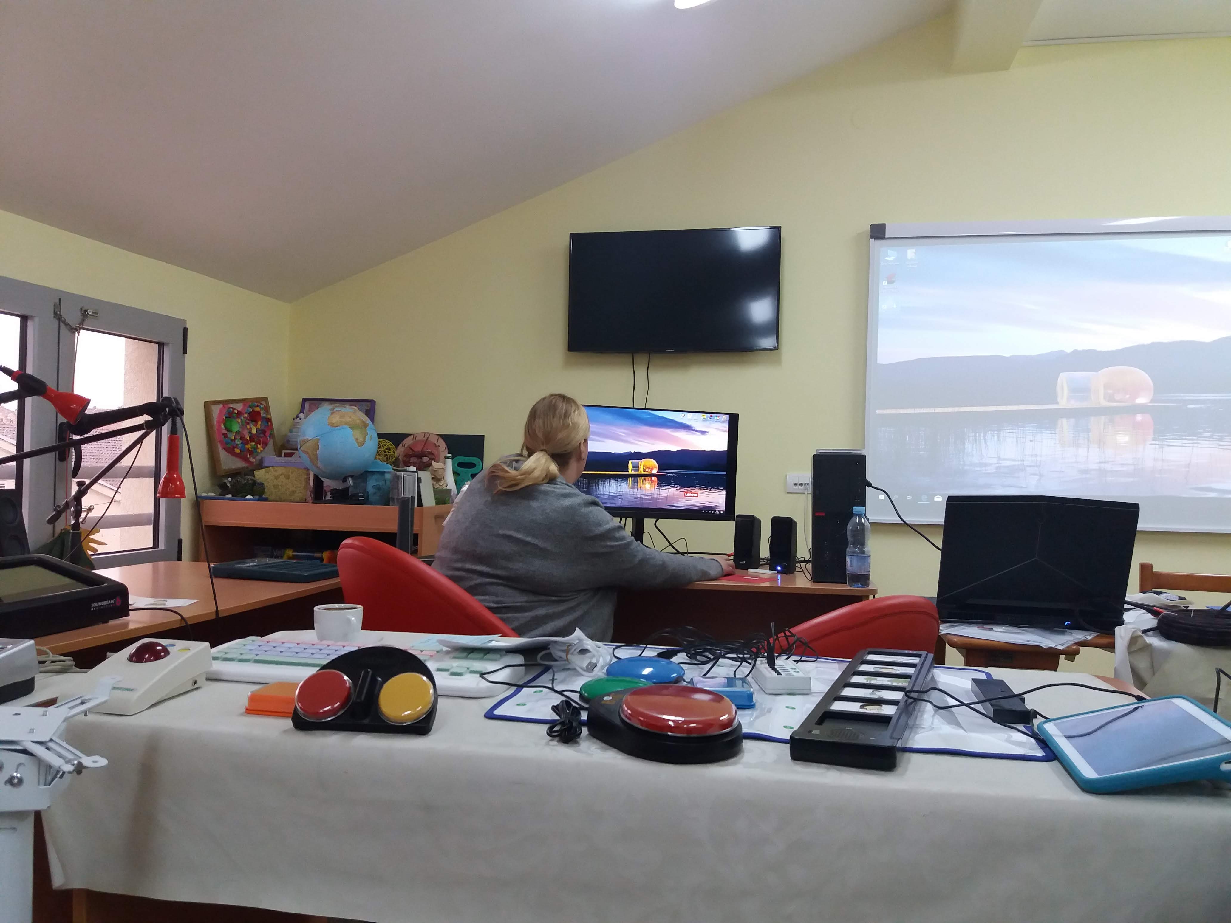 Edukacija iz oblasti primjene asistivne tehnologije u radu sa osobama sa invaliditetom Edukacija iz oblasti primjene asistivne tehnologije u radu sa osobama sa invaliditetom